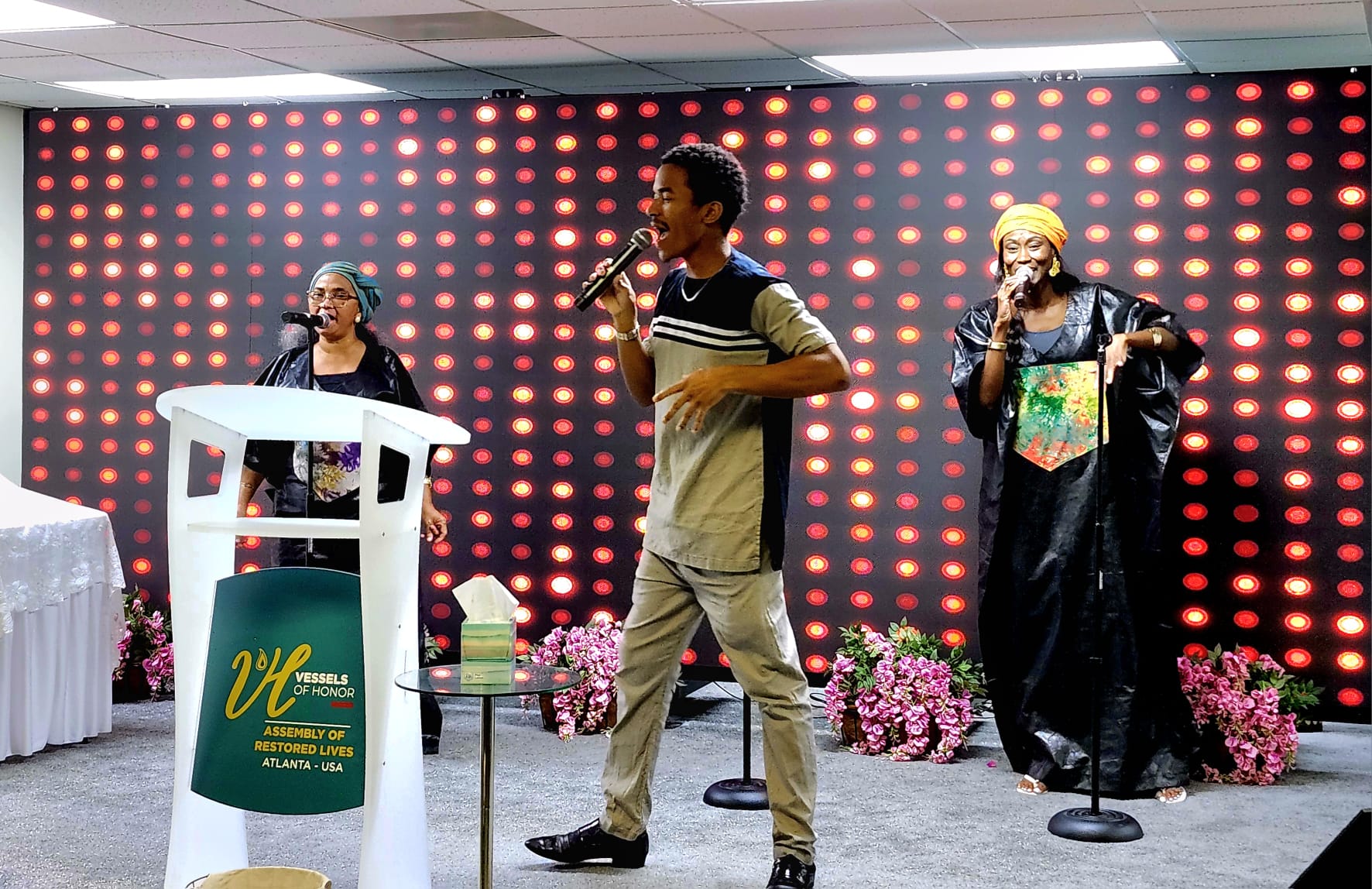 The Vessels of Honor Atlanta worship team singing together